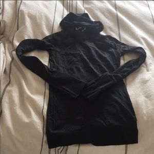 Lululemon fitted hooded top